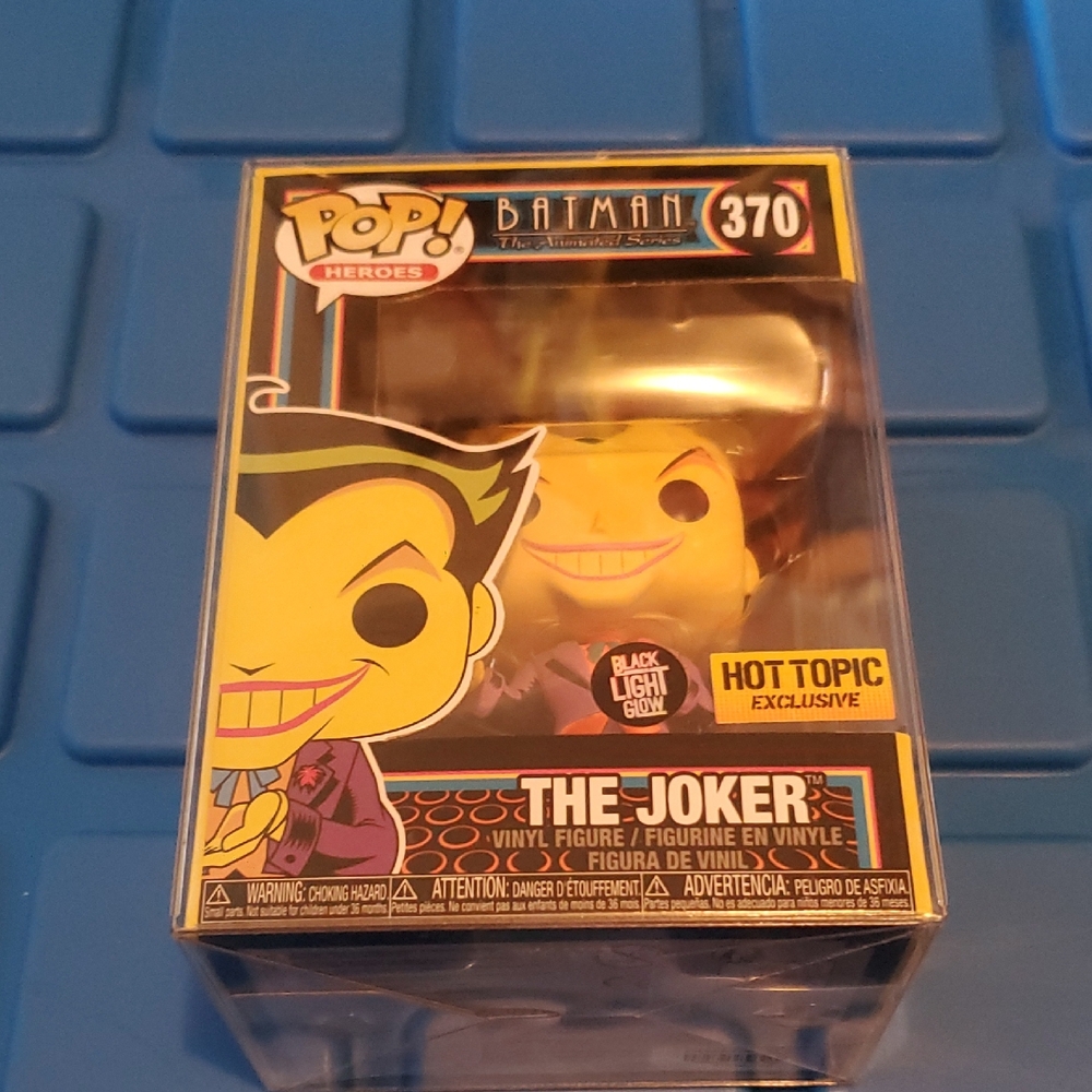 Batman The Joker #370 Funko Pop Hot Topic Exclusive Black Light Glow
